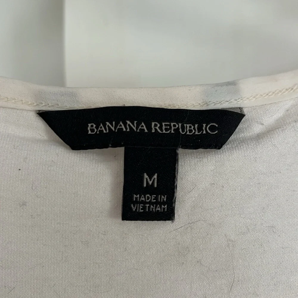 Banana Republic | M | flowy cream sleeveless blouse | cutout detailing - Picture 3 of 7